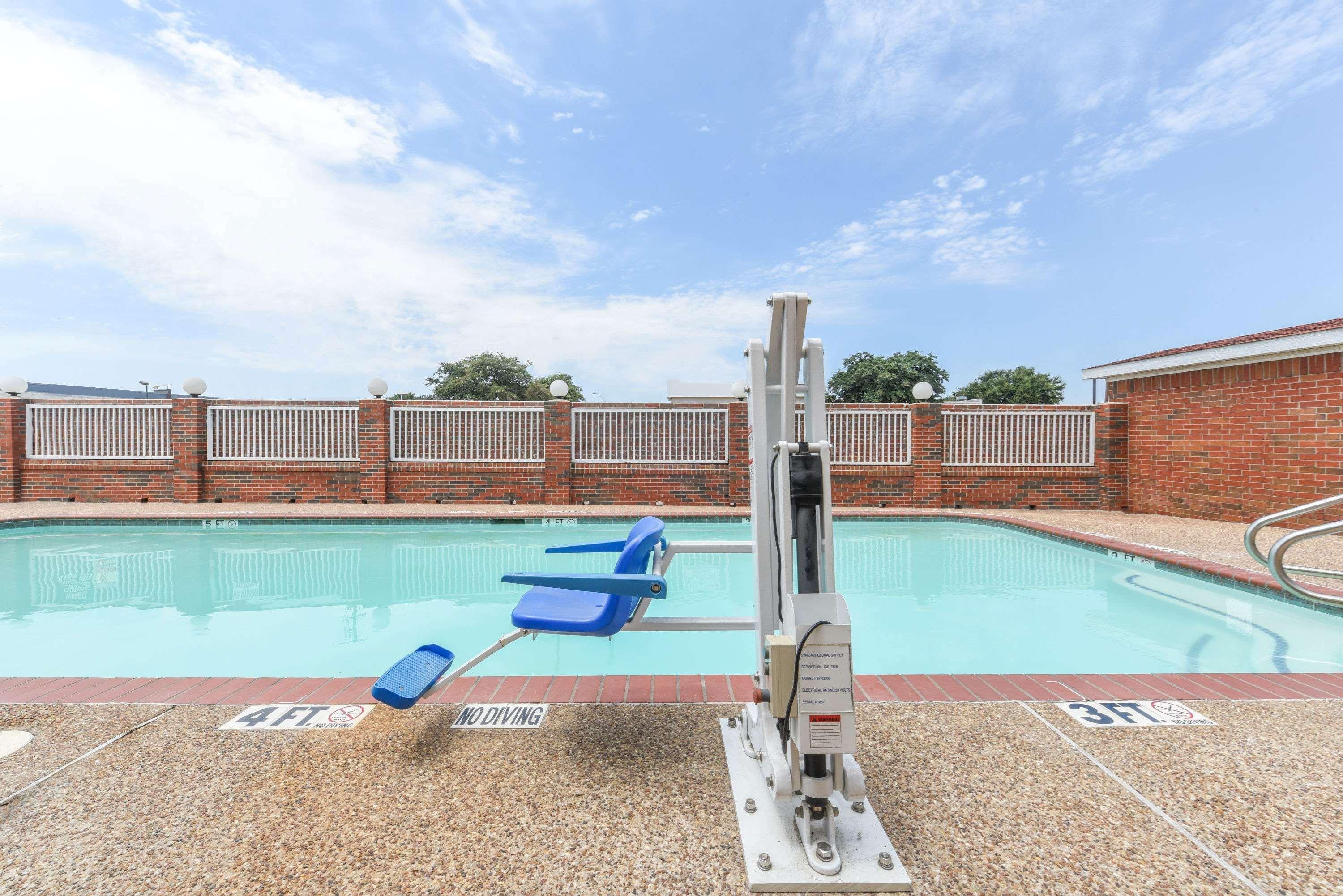 Super 8 By Wyndham Burleson Fort Worth Area Luaran gambar