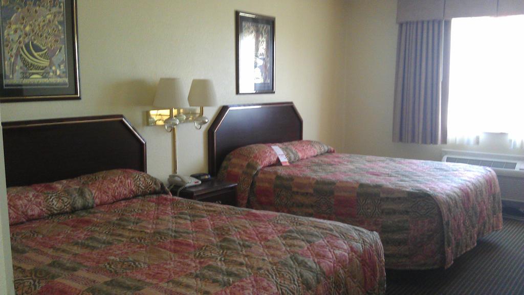 Super 8 By Wyndham Burleson Fort Worth Area Bilik gambar