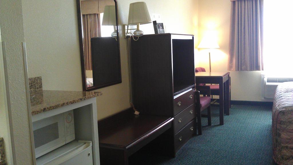 Super 8 By Wyndham Burleson Fort Worth Area Bilik gambar
